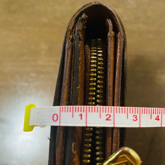 Pre-loved LV monogram medium Bi-fold wallet - Picture 11 of 11